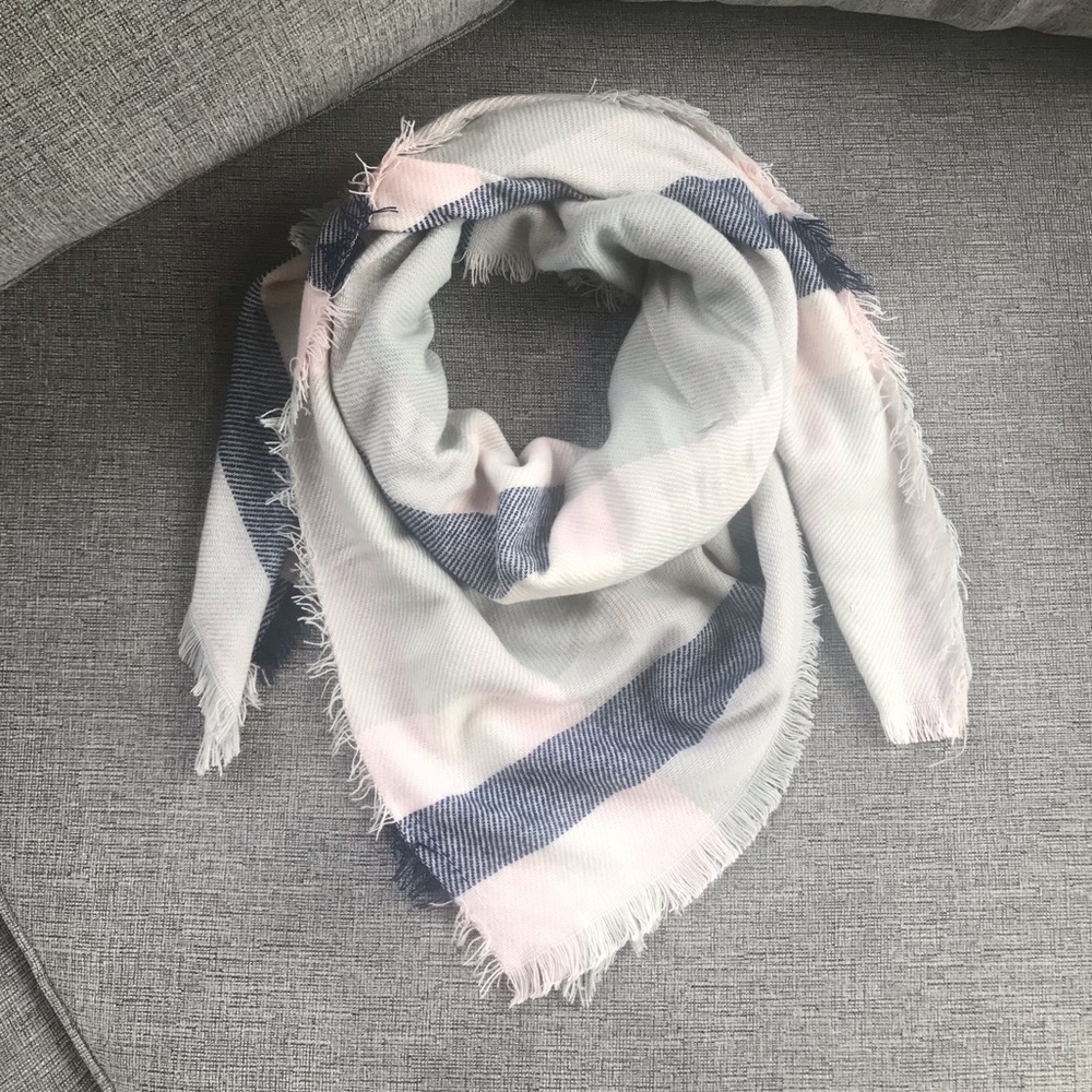 NWT Plaid blanket scarf in grey pink and blue